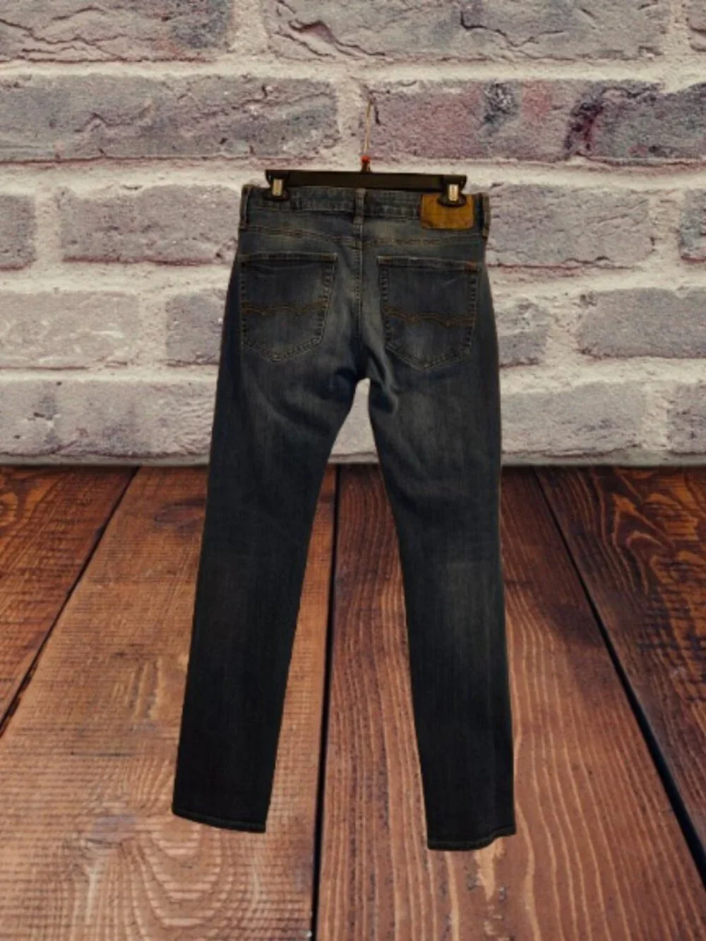 American Eagle Outfitters good pre